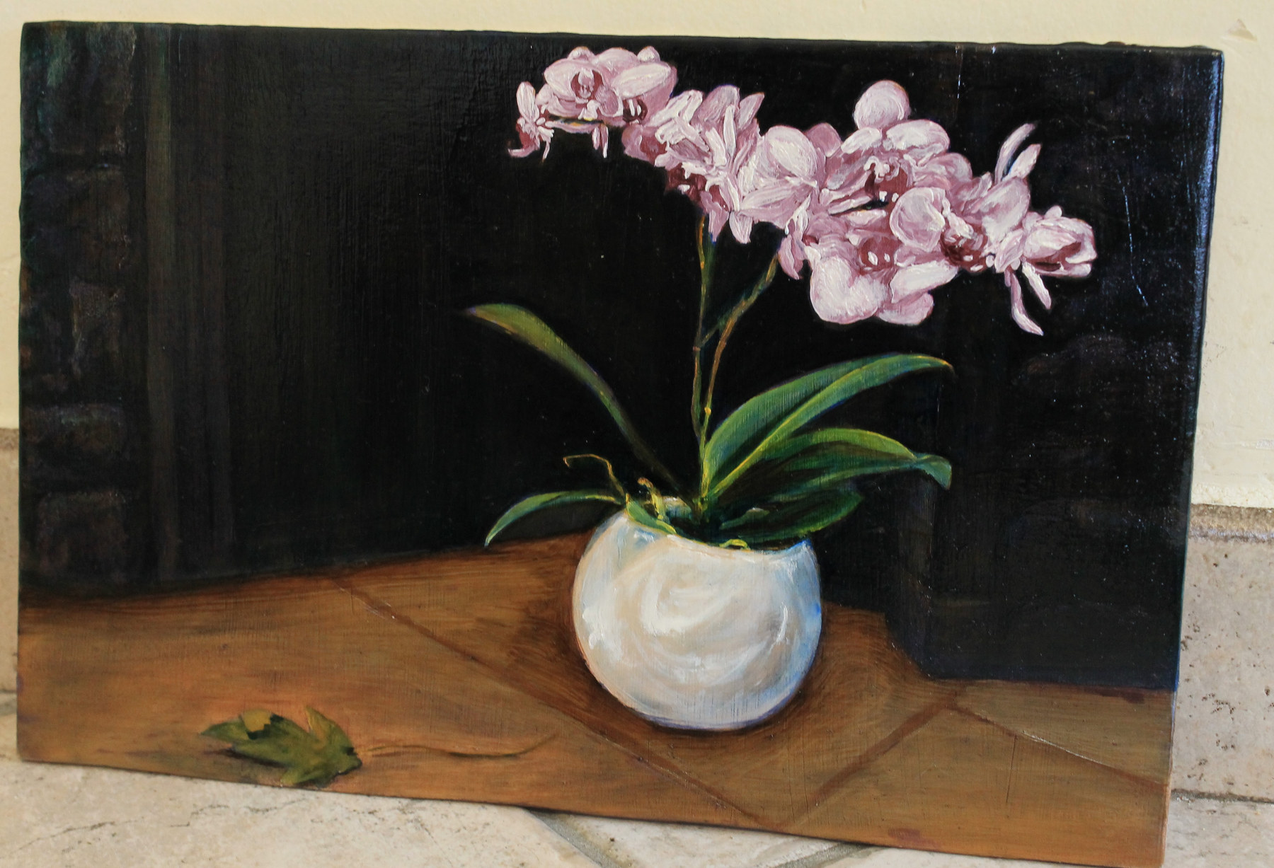 Still-life painting of pink flowers in a white pot against a dark background, by Judith Langerôme.