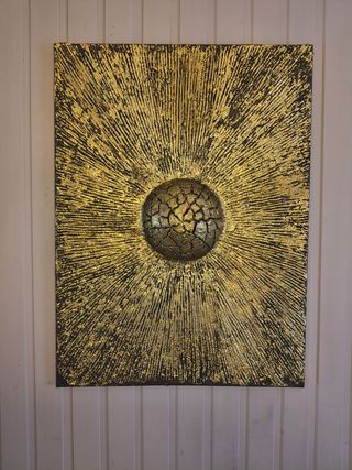 Black-and-gold textured artwork with a cracked circular centre and fine lines radiating across the surface, by Dan'Art.