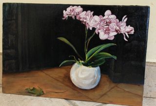 Still-life painting of pink flowers in a white pot against a dark background, by Judith Langerôme.